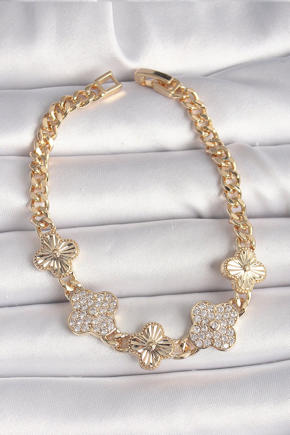 Pirinç Gold Renk Zirkon Taşlı Yonca Model Kadın Bileklik