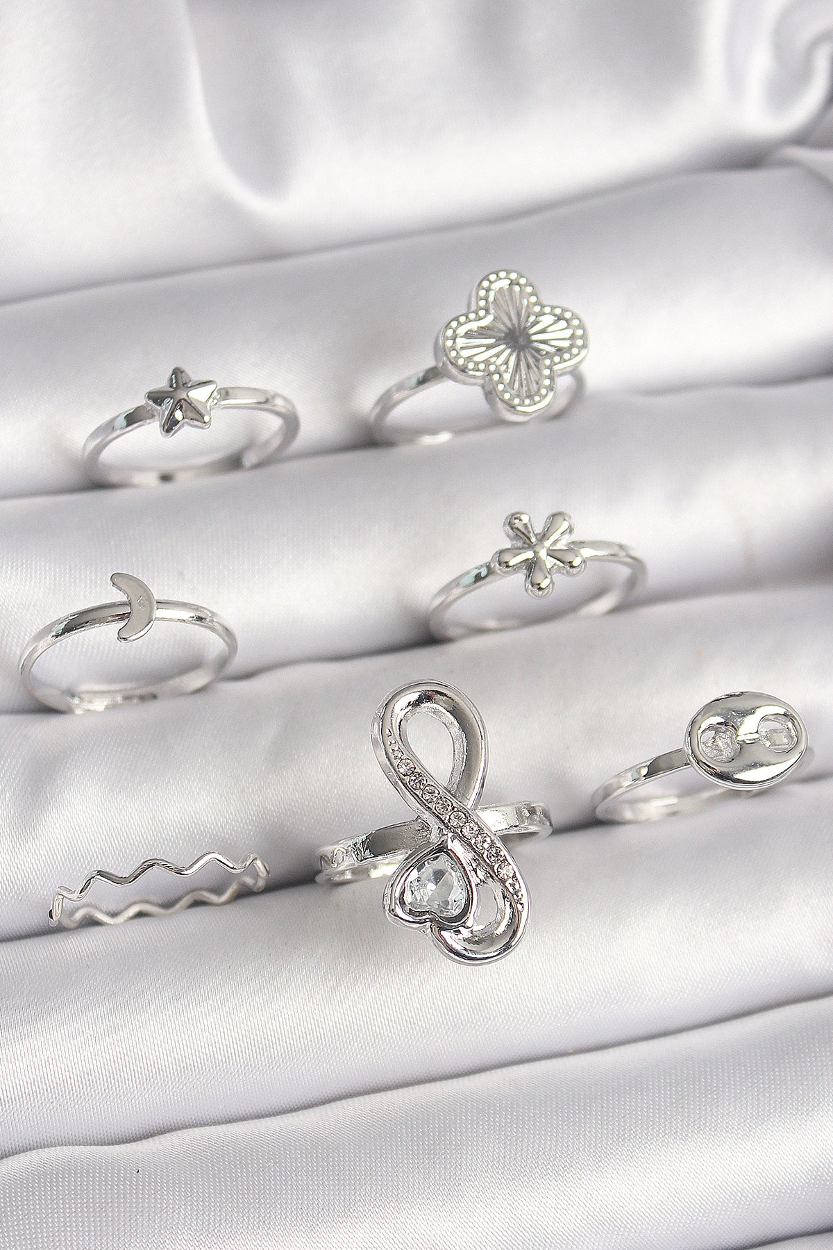 Pirinç Gümüş Renk Yonca Figür Sonsuzluk Zirkon Taşlı Kalp Detay Kadın Yüzük Kombini