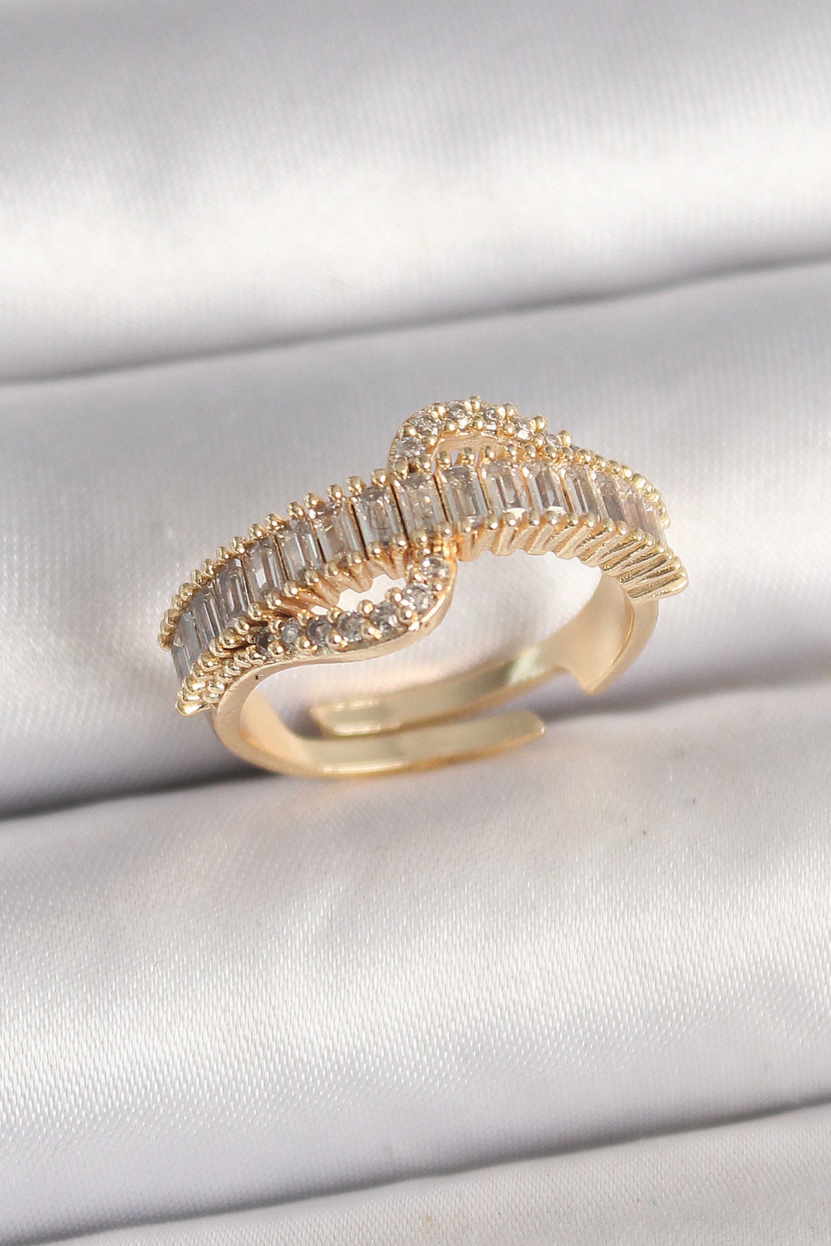 Pirinç Gold Renk Su Yolu Zirkon Taşlı Ayarlanabilir Model Kadın Yüzük