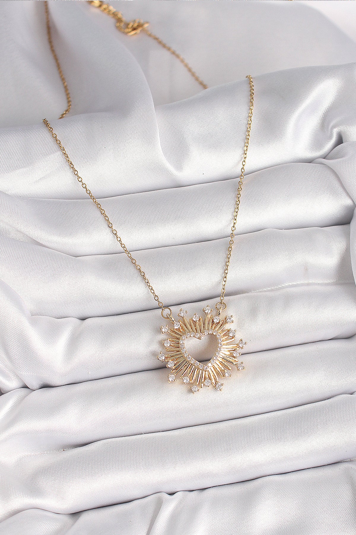 316L Çelik Gold Renk Zirkon Taşlı Kalp Model Kadın Kolye