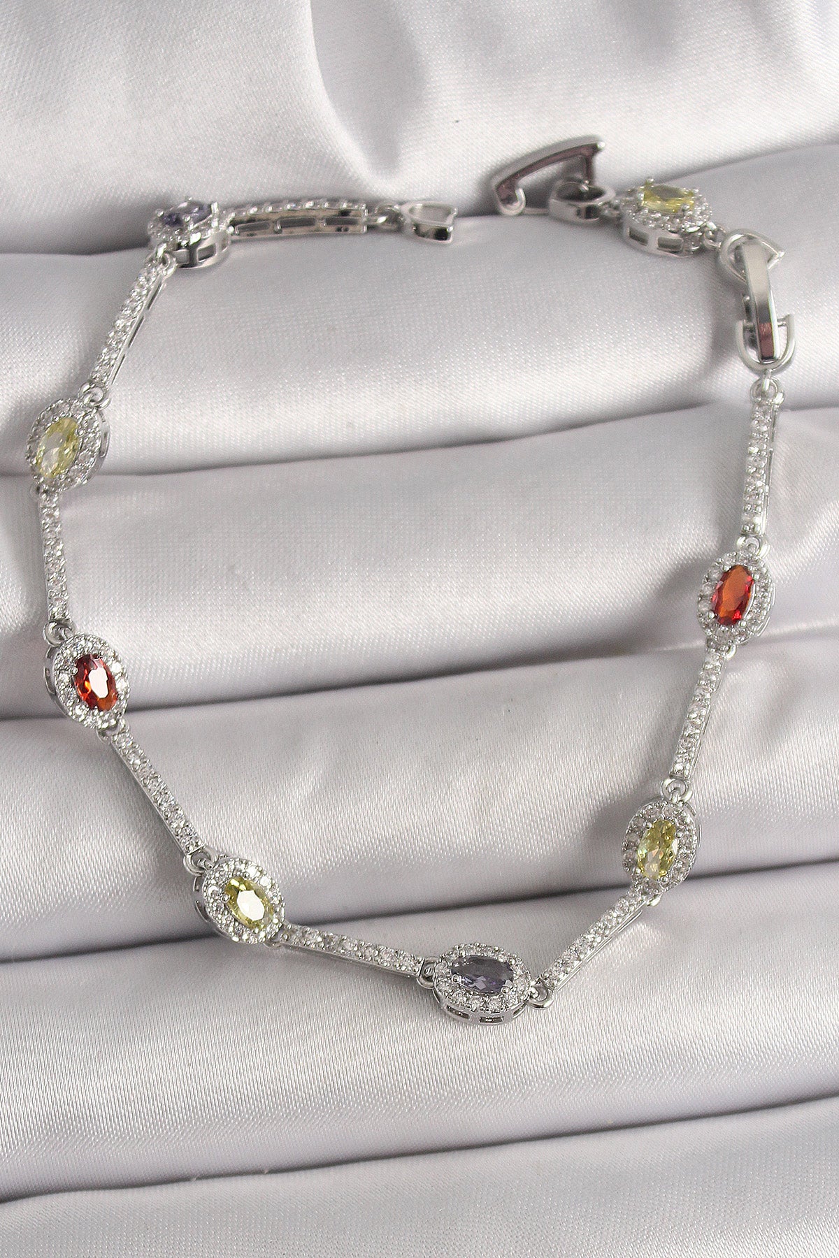 Pirinç Gümüş Renk Renkli Zirkon Taşlı Damla Taş Model Kadın Bileklik