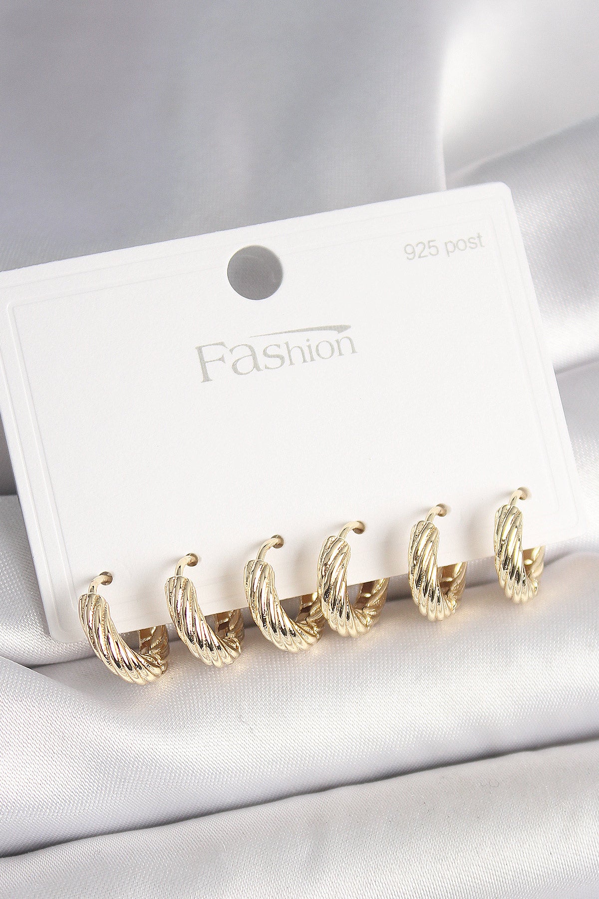 925 Ayar Gümüş Çivi Pirinç Gold Renk İşlemeli Halka Model Kadın Küpe Seti