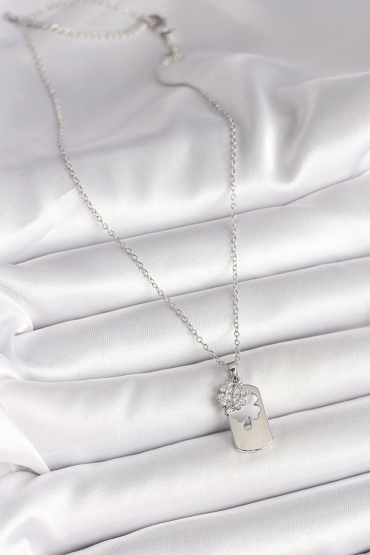 316L Çelik Gümüş Renk Zincir Zirkon Taşlı Yonca Model Kadın Kolye