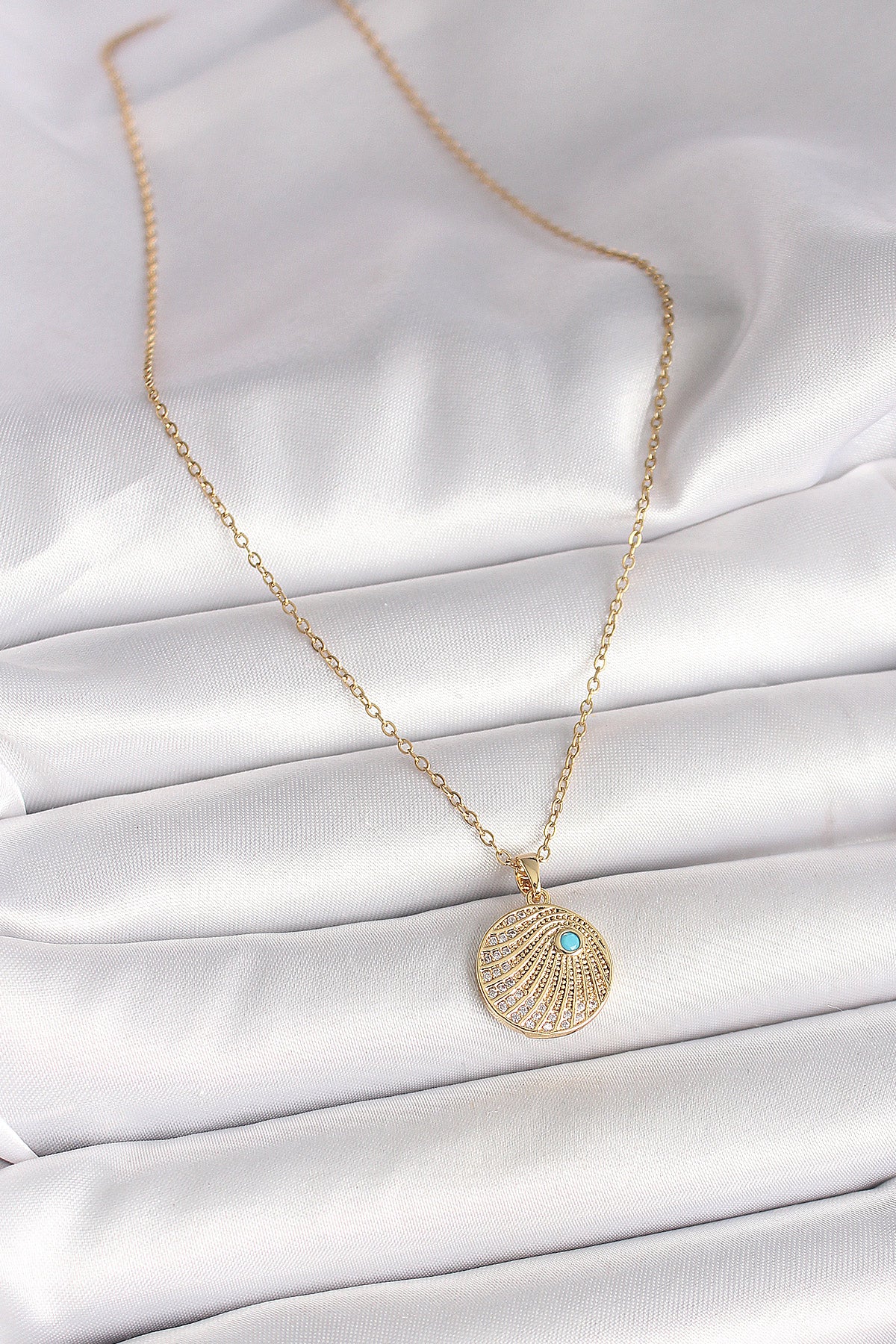 316L Çelik Gold Renk Zincir Zirkon Taş İşlemeli Mavi Taş Detaylı Madalyon Model Kadın Kolye