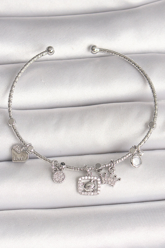 Pirinç Gümüş Renk Sallantı Zirkon Taşlı Ayıcık Figür Taç Detay Charm Kadın Bileklik