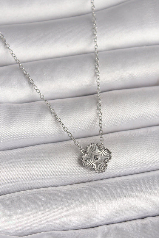 316L Çelik Gümüş Renk İşleme Detaylı Yonca Model Kadın Kolye