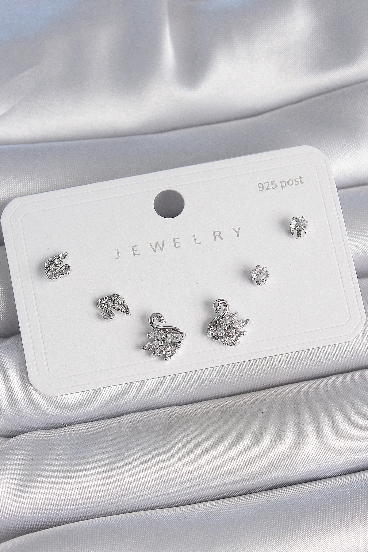 Pirinç Gümüş Renk Zirkon Taşlı Kuğu Model 925 Ayar Gümüş Çivi Kadın Küpe Seti