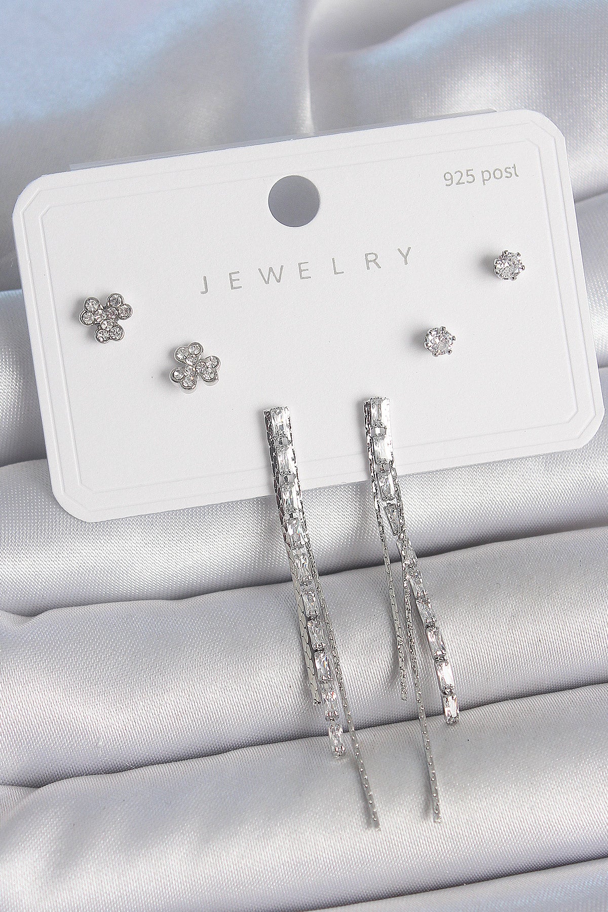 Pirinç Gümüş Renk Su Yolu Zirkon Taşlı Sallantı Model Çiçek Detay 925 Ayar Gümüş Çivi Kadın Küpe Seti