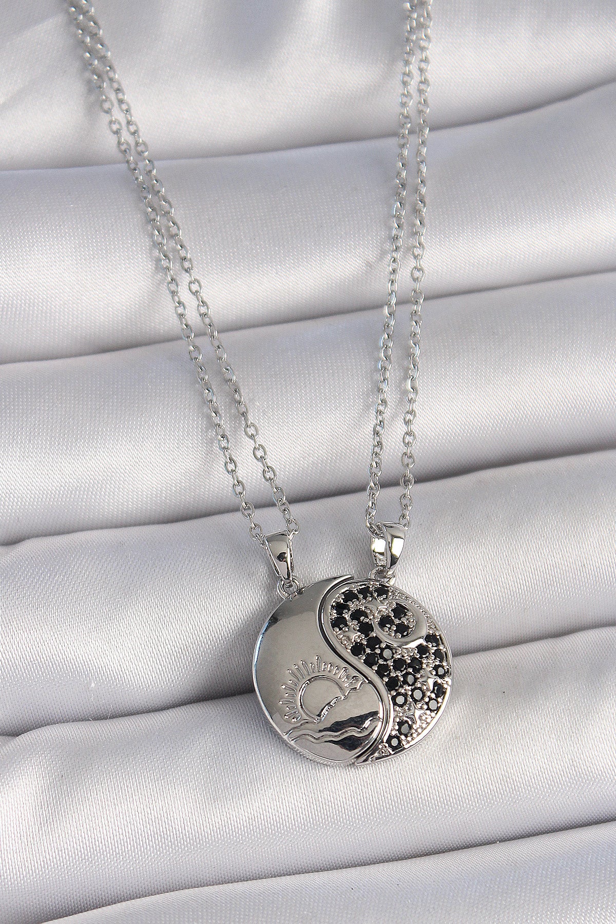 316L Çelik Gümüş Renk Zincir Zirkon Taşlı Ying Yang Model Gün Batımı İşlemeli Arakdaşlık Kadın Kolye