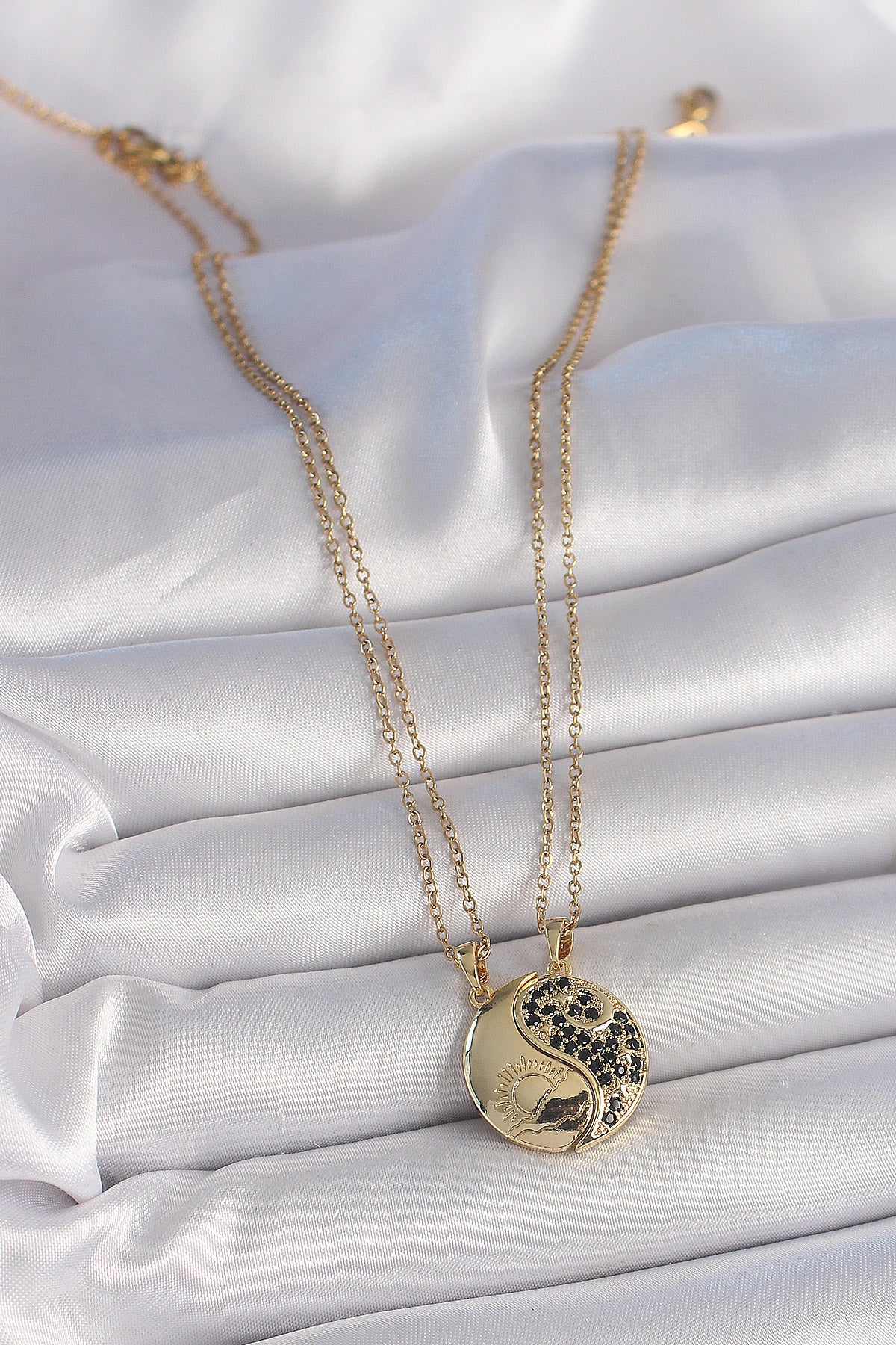 316L Çelik Gold Renk Zincir Zirkon Taşlı Ying Yang Model Gün Batımı İşlemeli Arkadaşlık Kadın Kolye