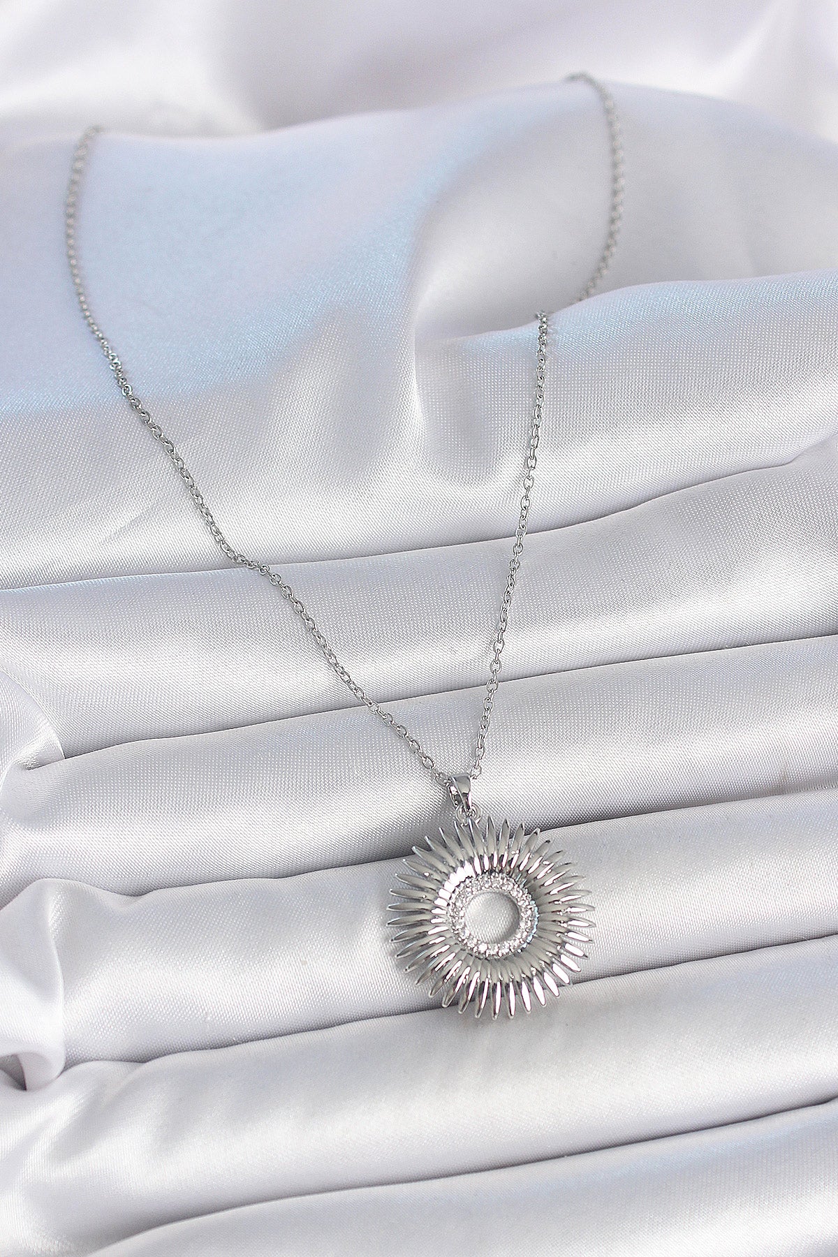 316L Çelik Gümüş Renk Zincir Zirkon Taşlı Nova Yıldız Model Kadın Kolye