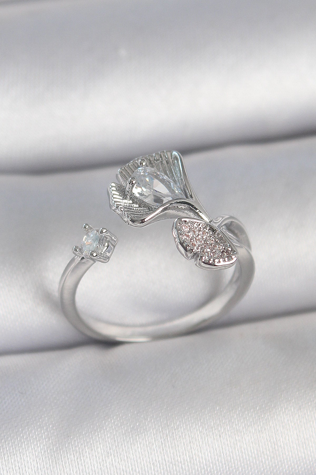 Pirinç Gümüş Renk Zirkon Taşlı Deniz Kabuğu Model Ayarlanabilir Kadın Yüzük