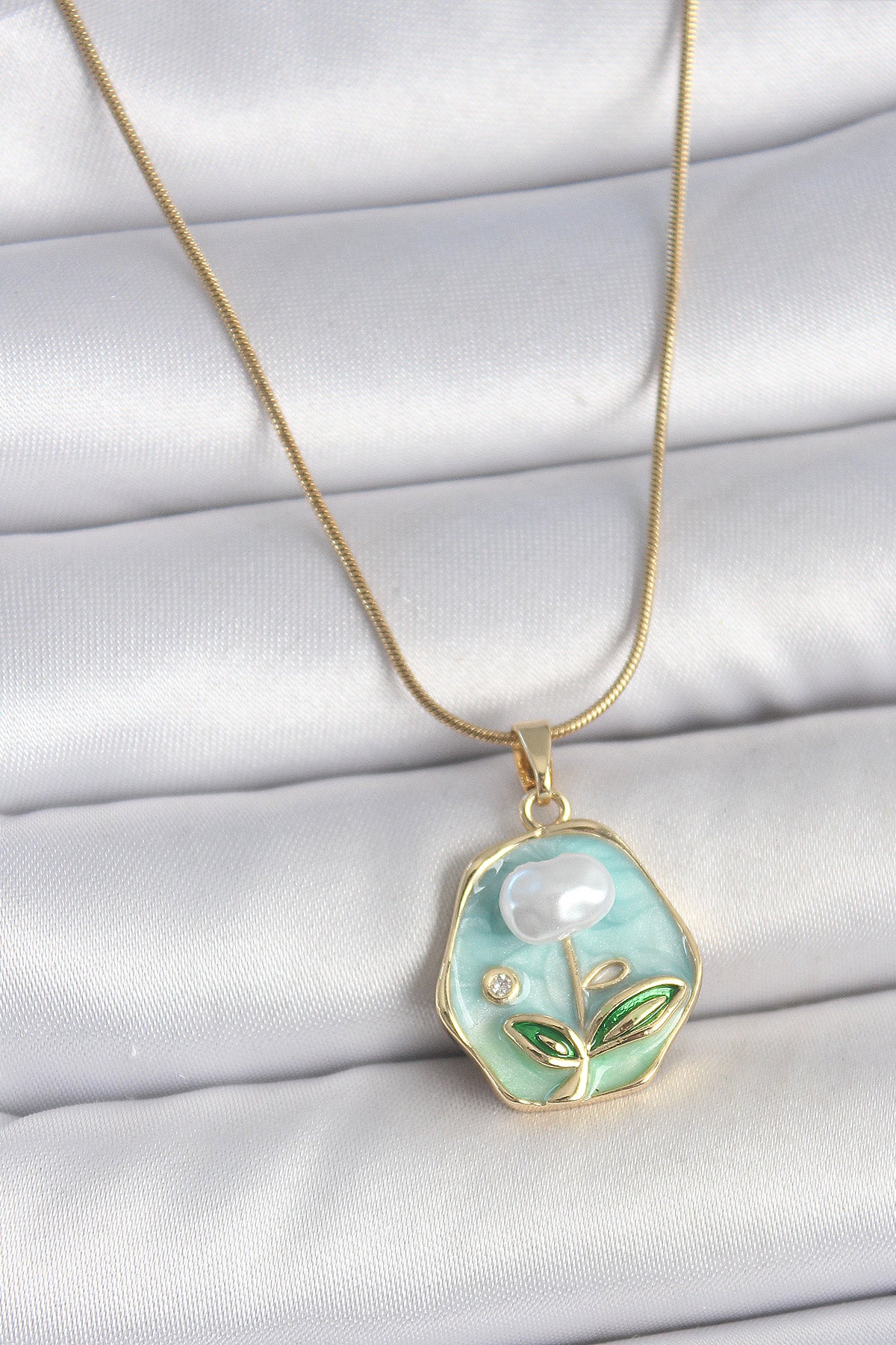 316L Steel Gold Color Chain Blue Flower Embroidered Pearl Embroidered Portrait Model Women's Necklace