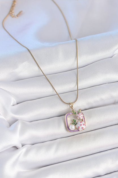 316L Çelik Gold Renk Zincir Mor Mineli Kare Model Çiçek İşlemeli İnci Detay Kadın Kolye