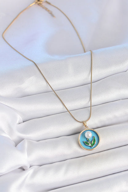 316L Çelik Gold Renk Zincir Mavi Mineli İncili Çiçek İşlemeli Portre Model Kadın Kolye