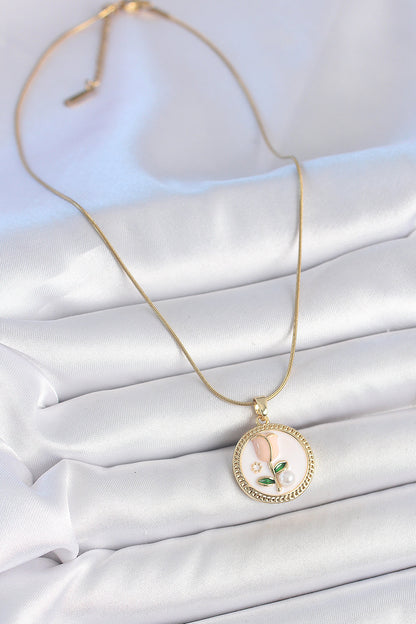 316L Çelik Gold Renk Beyaz Mineli İncili Çiçek İşlemeli Portre Model Kadın Kolye