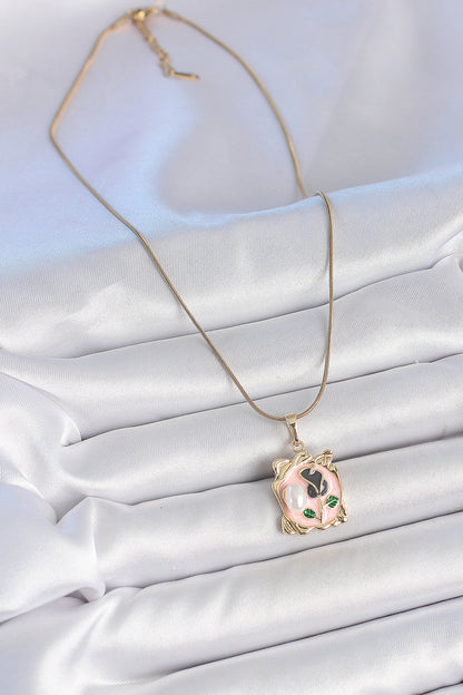 316L Çelik Gold Renk Zincir Pembe Mineli Çiçek İşlemli İnci Detay Portre Model Kadın Kolye