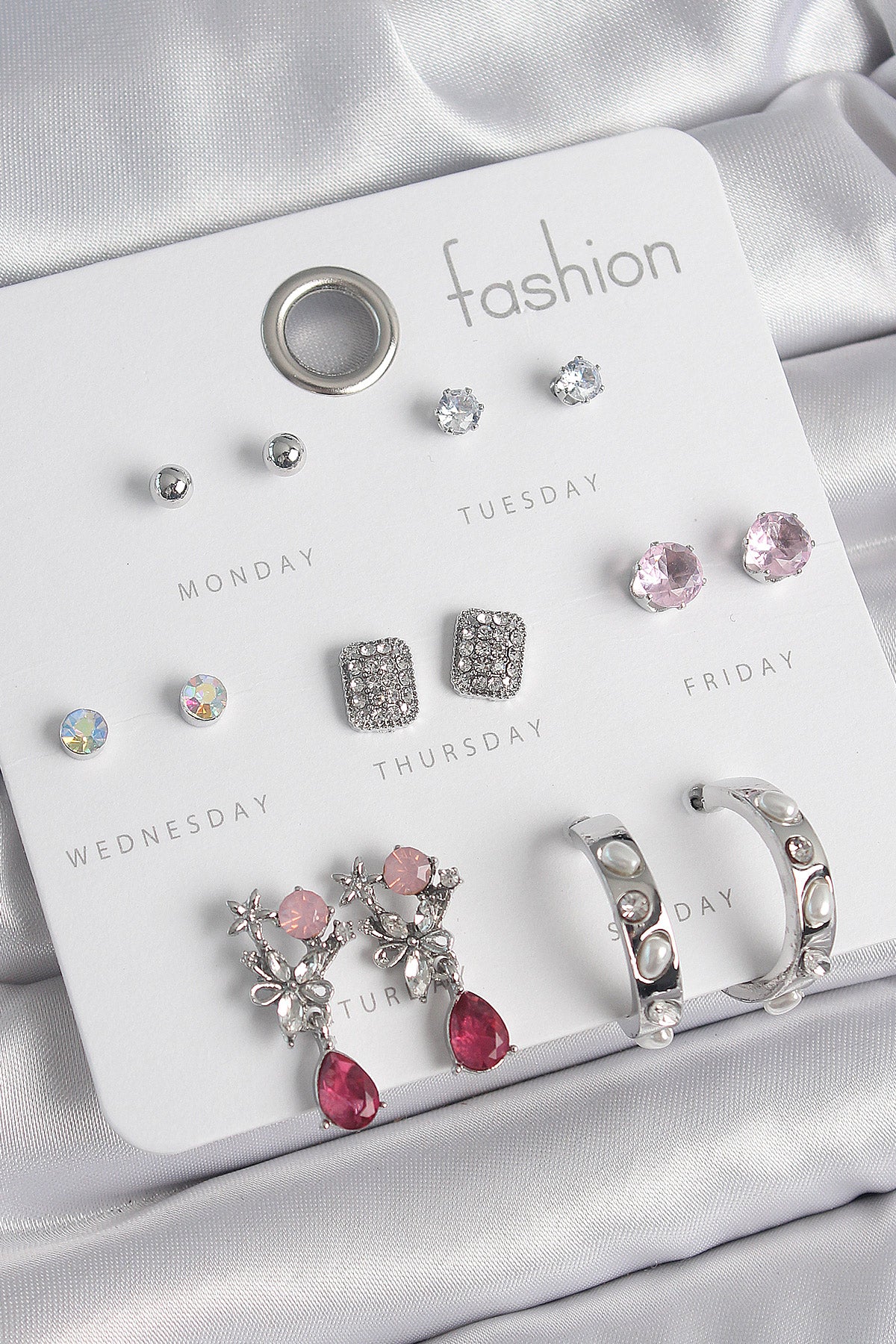 Pirinç Gümüş Renk Zirkon Taşlı Çiçek Figür İncili Halka Detay 7 Çift Kadın Küpe Seti