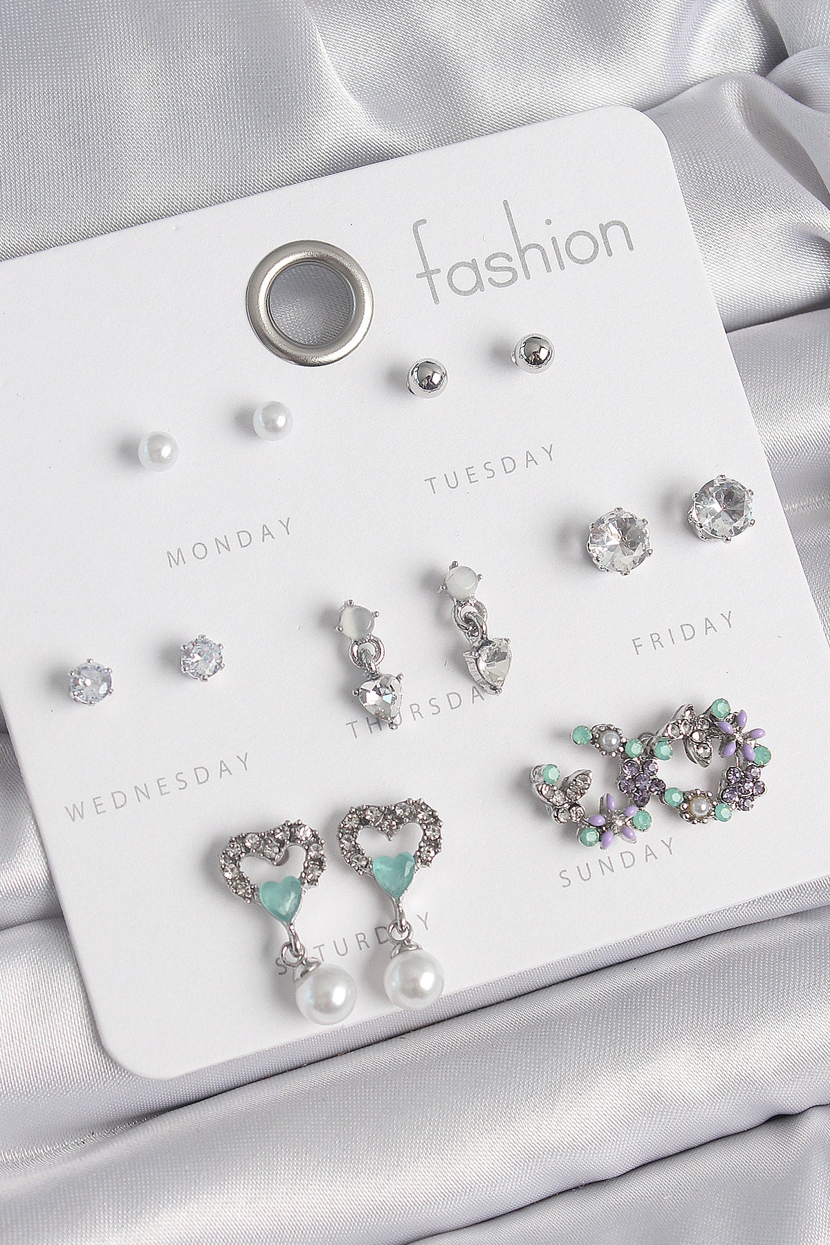 Pirinç Gümüş Renk Zirkon Taşlı Sallantılı Kalp Model Çiçek Detay 7 Çift Kadın Küpe Seti