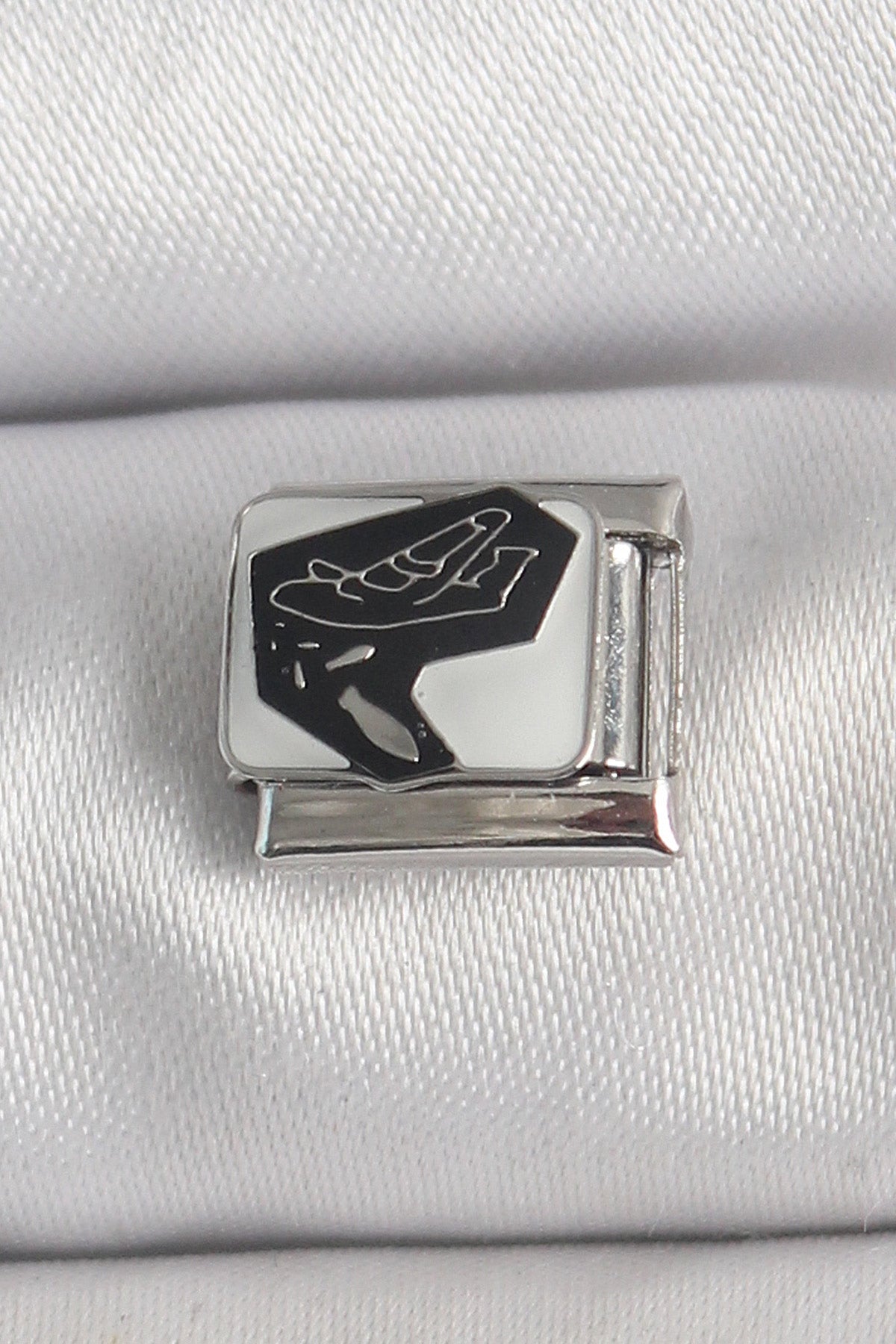 316L Çelik Gümüş Renk Beyaz Siyah Uçak İşlemeli Portre Model Nomination Charm