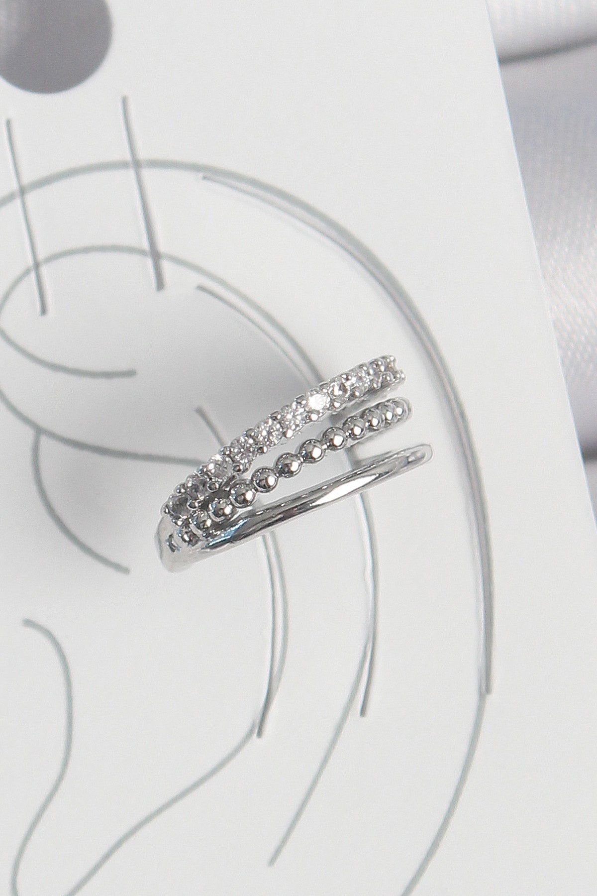 Pirinç Gümüş Renk Zirkon Taşlı 3'Lü Sıralı Model Kadın Kıkırdak Küpe