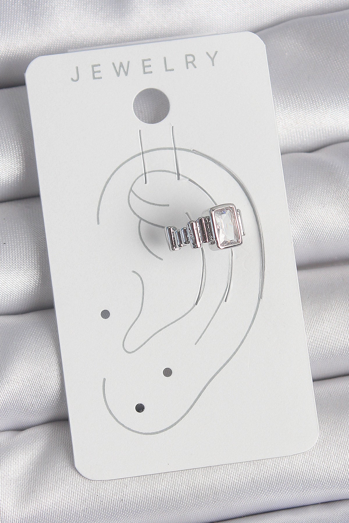 Pirinç Gümüş Renk Kare Zirkon Taşlı Kadın Kıkırdak Model Küpe