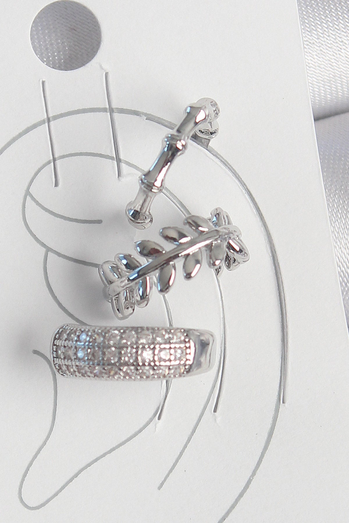 Pirinç Gümüş Renk Zirkon Taşlı 3'Lü Model Yaprak Figür Kadın Kıkırdak Küpe