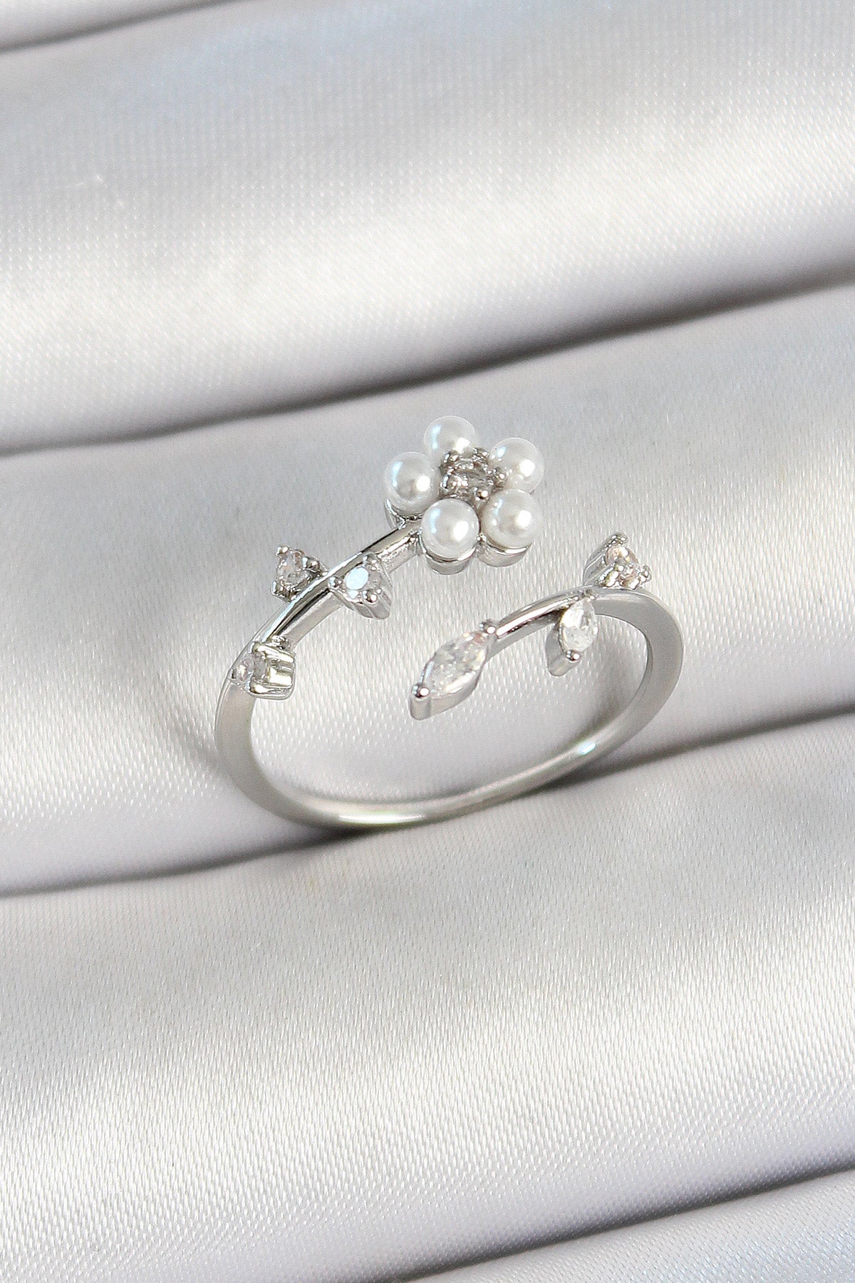 Brass Pearl Detailed Daisy Figured Zircon Stone Silver Color Adjustable Women's Ring