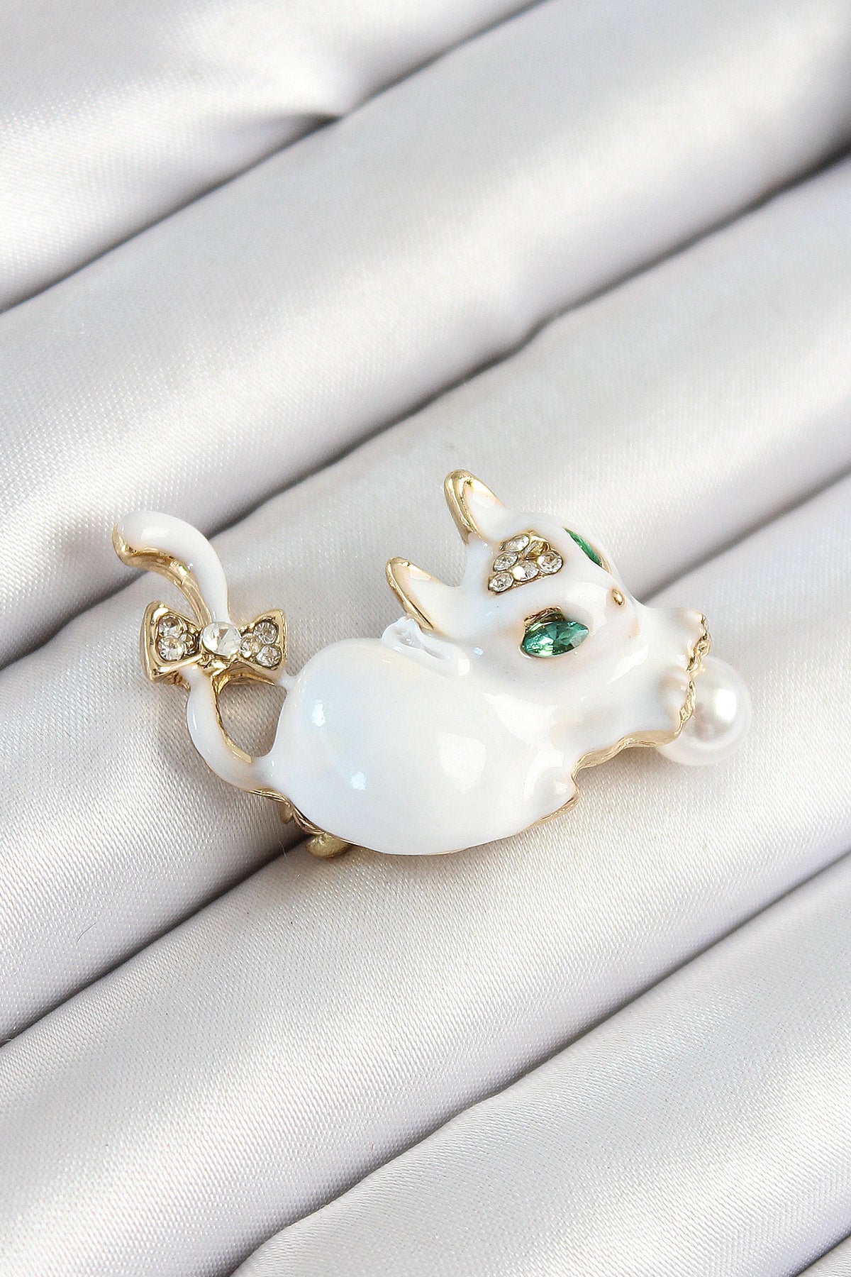 Zircon Stone Pearl Detailed White 3D Cat Figure Gold Color Women's Brooch