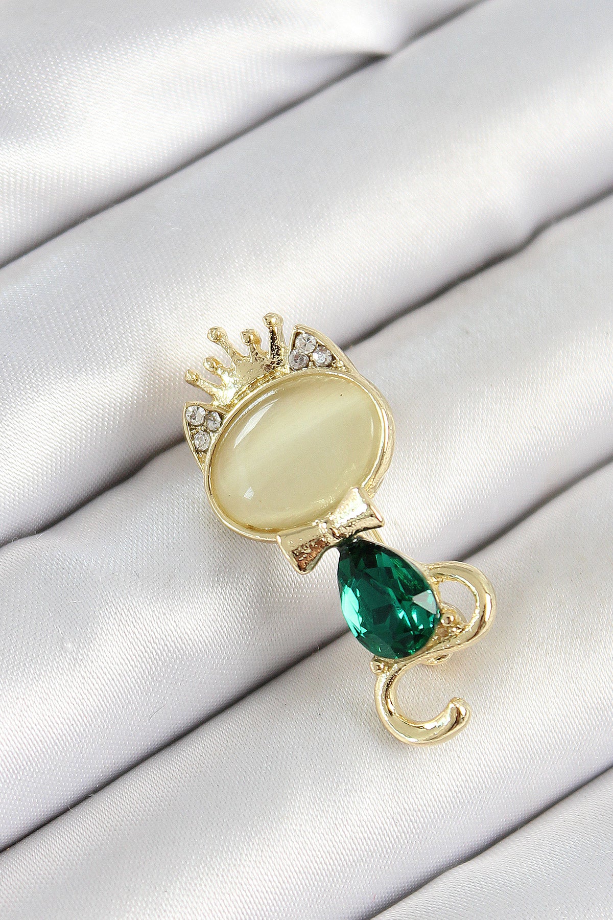 Green Drop Zircon Stone Queen Crowned Cat Figured Gold Color Women's Brooch