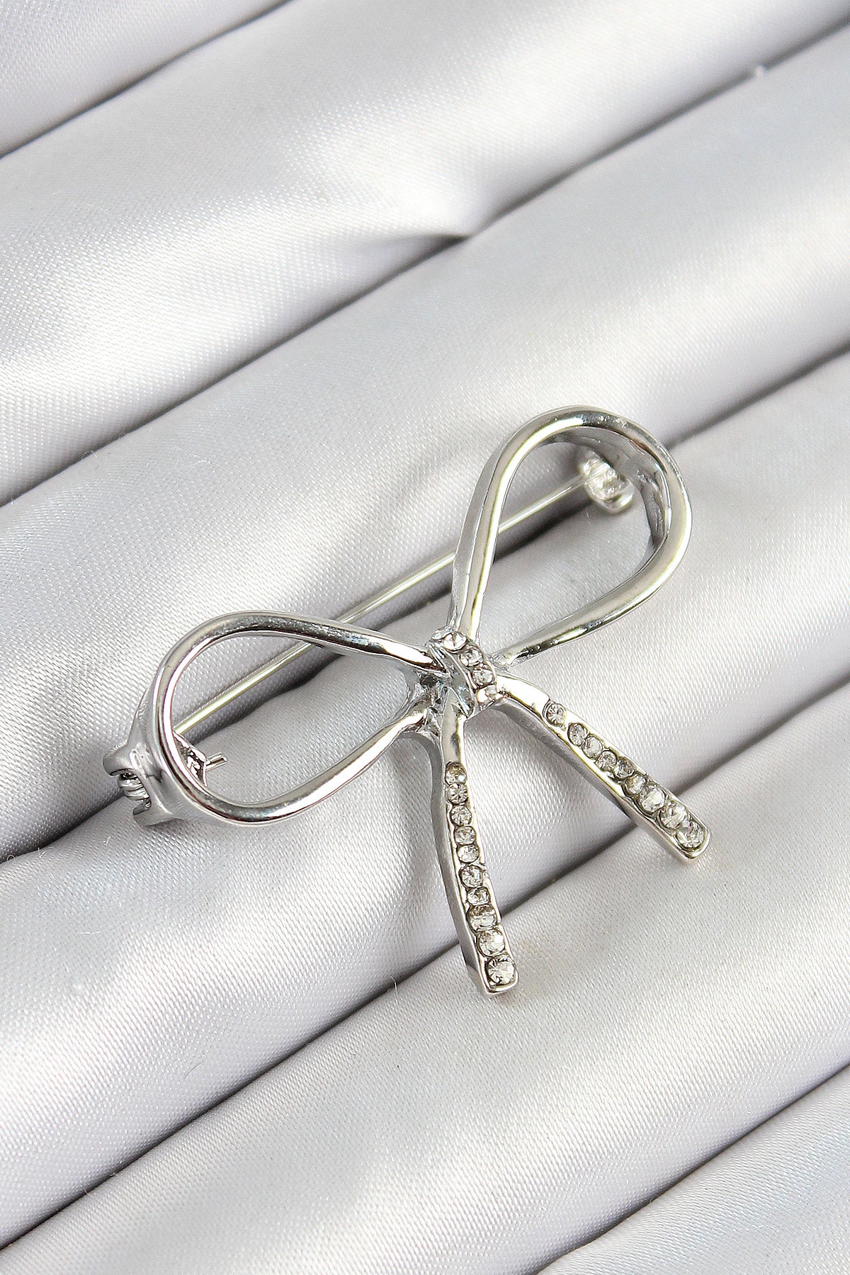 Zircon Stone Detailed Bow Figured Silver Color Women's Brooch
