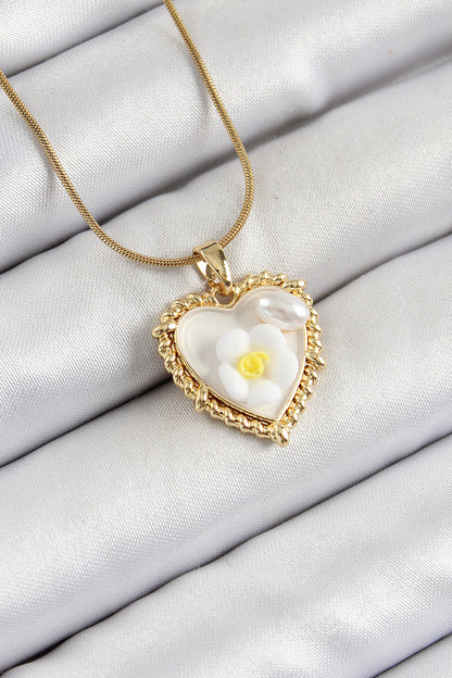 316L Çelik Zincir Beyaz Sanatsal Portre İnci Detaylı Papatya Figürlü Kalp Model Gold Renk Kadın Kolye