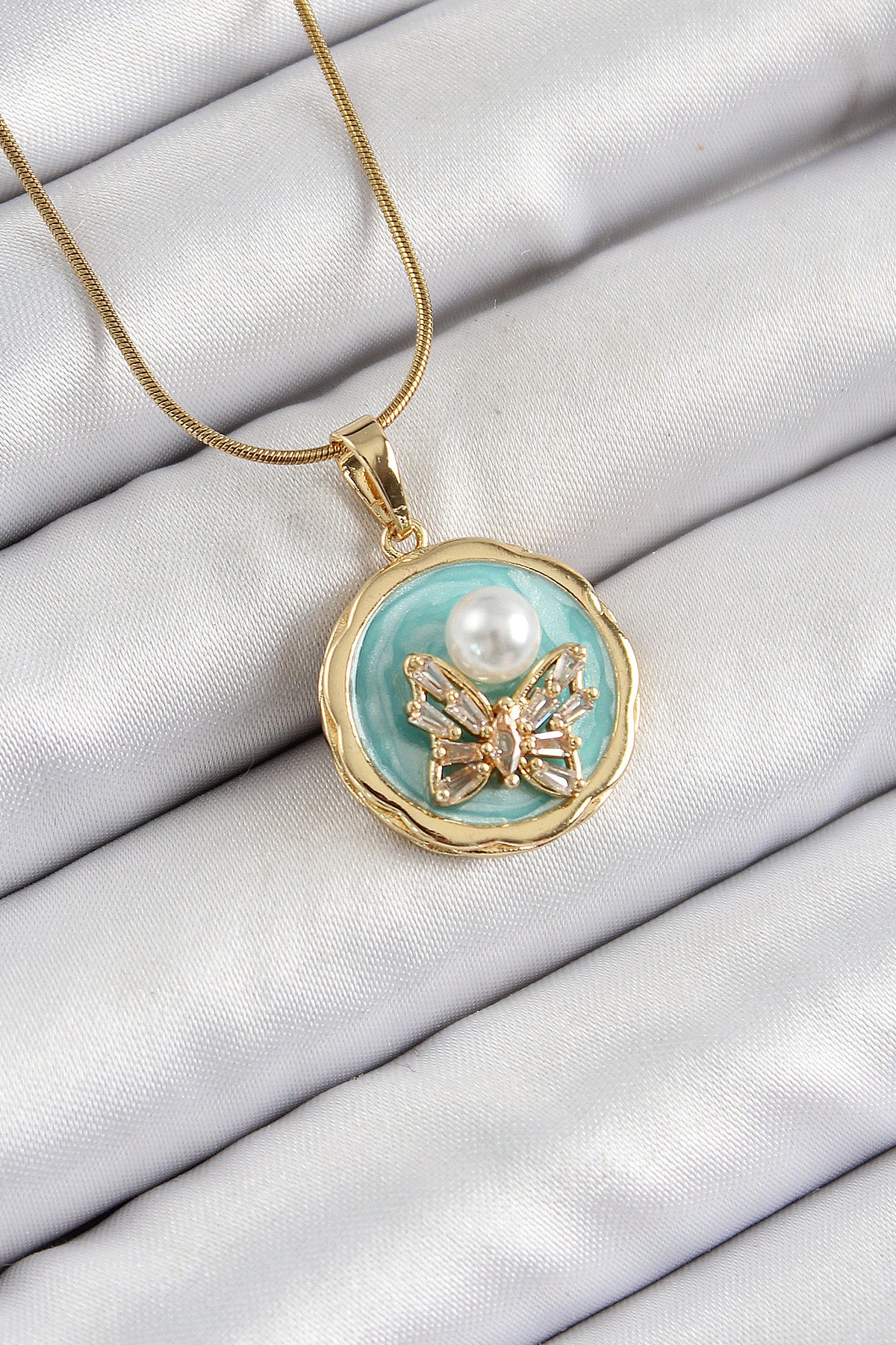 316L Çelik Zincir Zirkon Taşlı Turkuaz Sanatsal Portre İnci Detaylı Kelebek Model Gold Renk Kadın Kolye