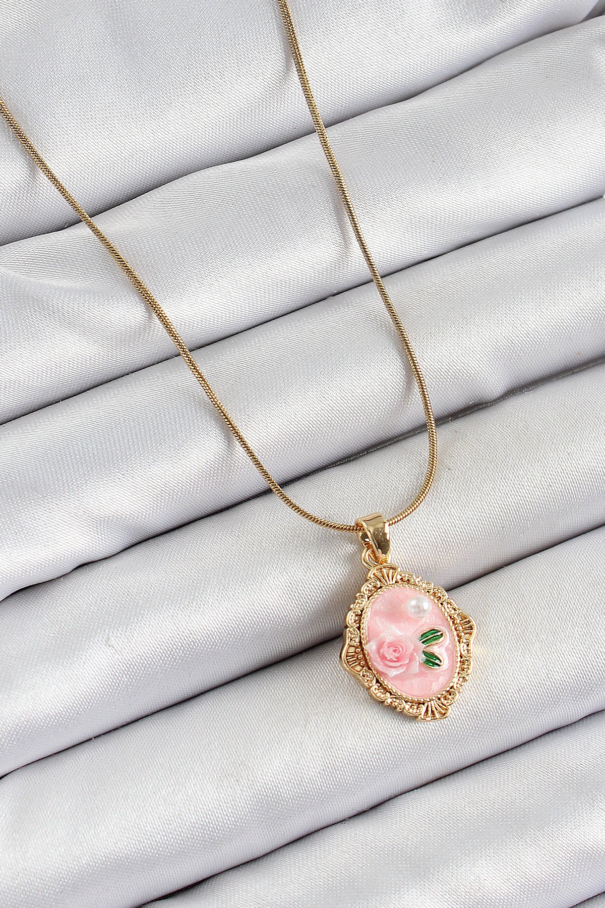 316L Çelik Zincir Pembe Sanatsal Portre İnci Detaylı Gül Figürlü Model Gold Renk Kadın Kolye