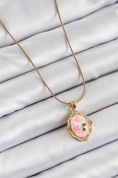 316L Çelik Zincir Pembe Sanatsal Portre İnci Detaylı Gül Figürlü Model Gold Renk Kadın Kolye