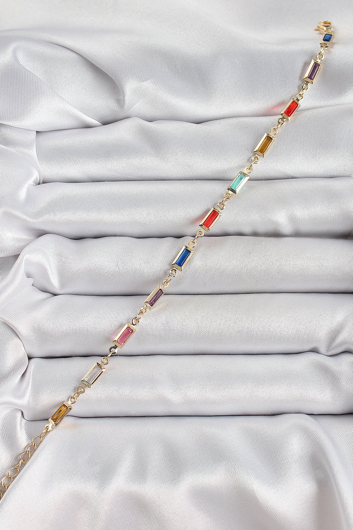 Pirinç Gold Renk Karışık Renkli Kare Zirkon Taşlı Kadın Bileklik