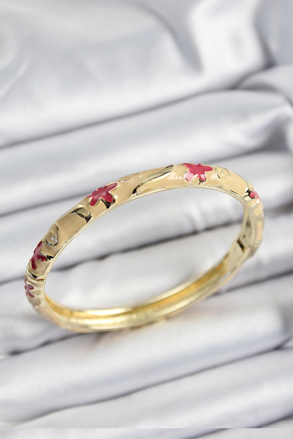Mineli Pirinç Pembe Ve Krem Çiçek Motifli Gold Renk Kadın Kelepçe