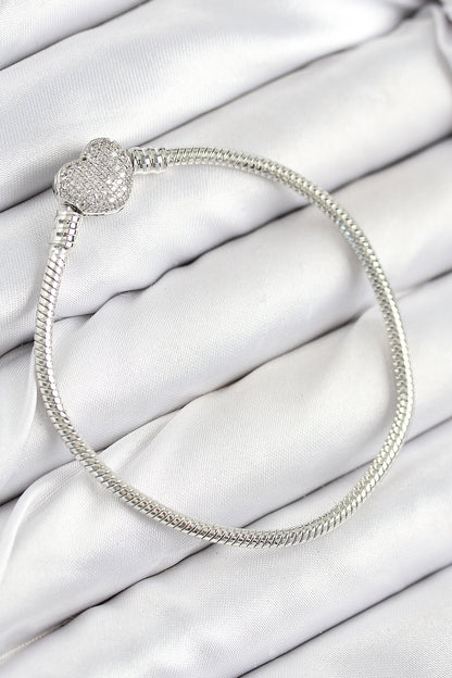 Pirinç Charm Zirkon Taşlı Kalp Model Gümüş Renk Kadın Bileklik