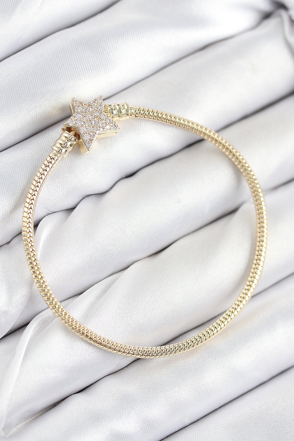 Pirinç Charm Zirkon Taşlı Yıldız Model Gold Renk Kadın Bileklik
