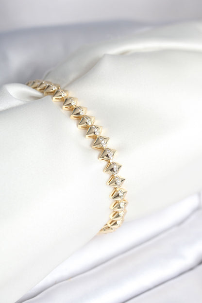 Pirinç Gold Renk Zirkon Taşlı Baklava Model Kadın Bileklik
