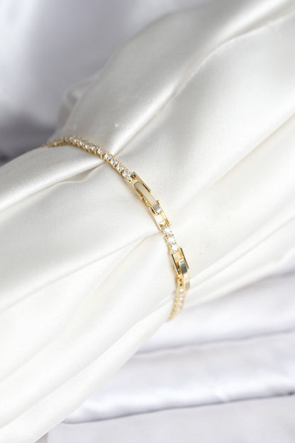 Yıldız Model Zirkon Taşlı Gold Renk Pirinç Su Yolu Kadın Bileklik