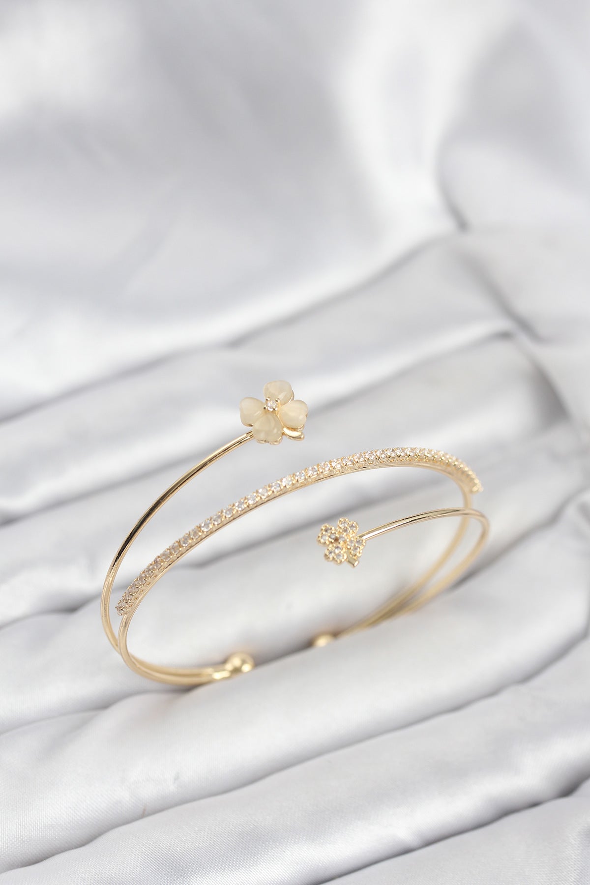 Brass Gold-Tone Clover Flower Women's Bracelet