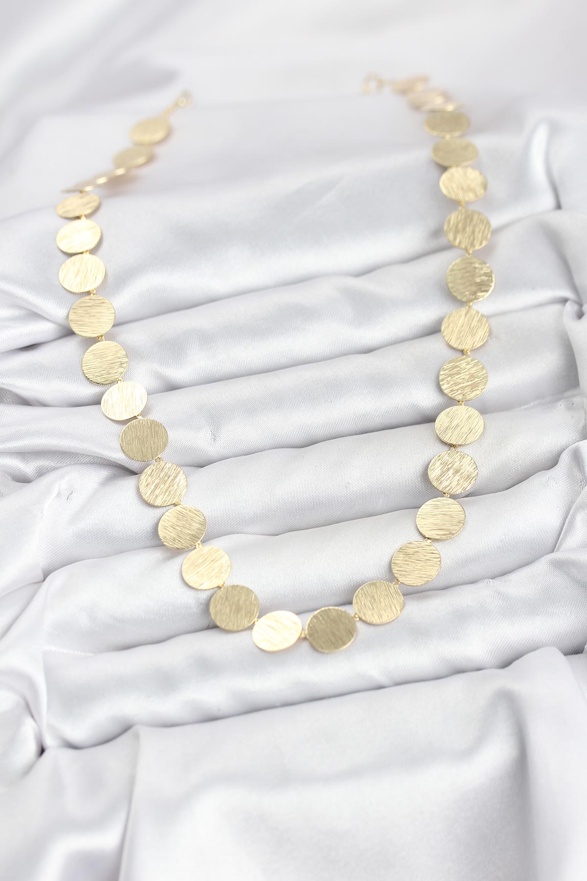 Yuvarlak Plaka Model Gold Renk Kadın Kolye