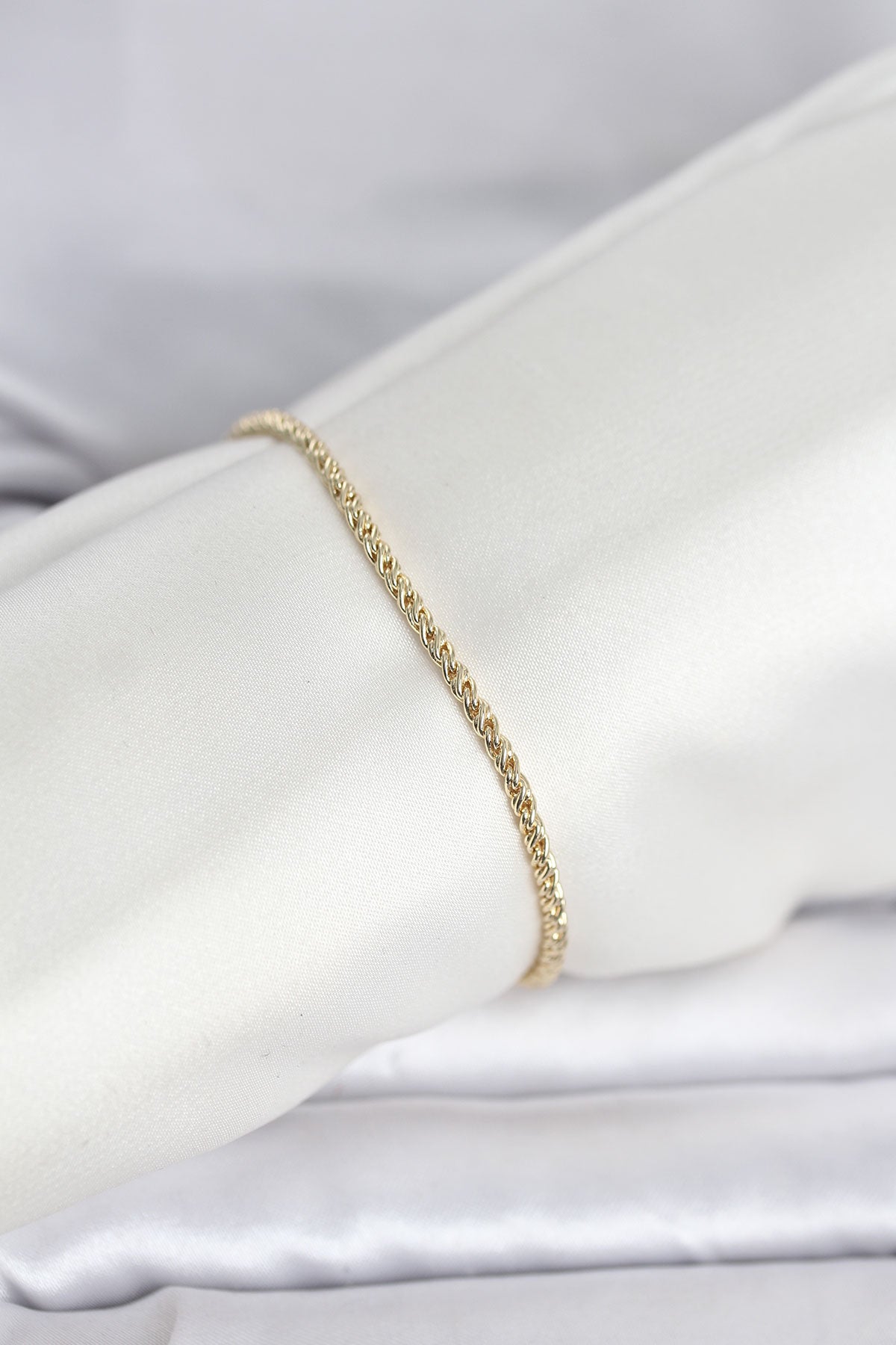 Gold-Tone Twisted Chain Rose Women's Bracelet