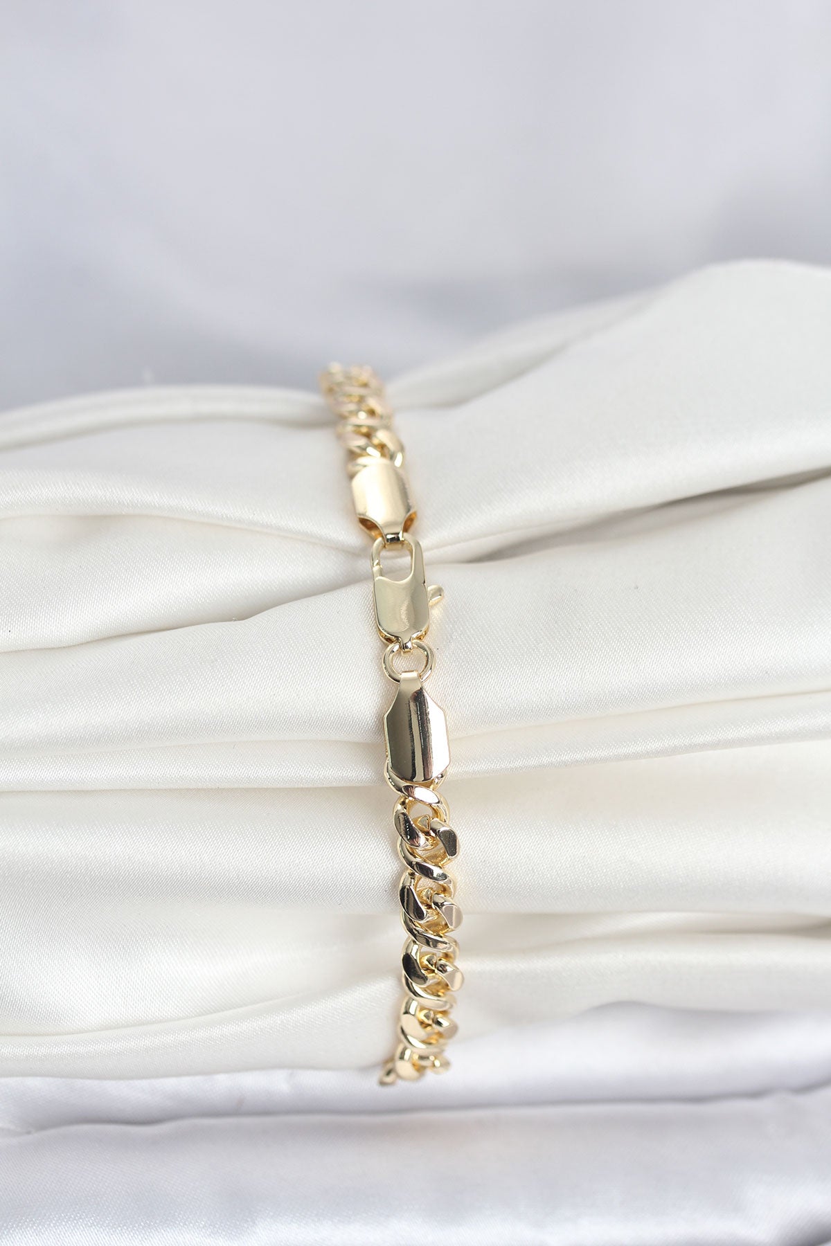 Gold-Tone Flat Chain Women's Bracelet