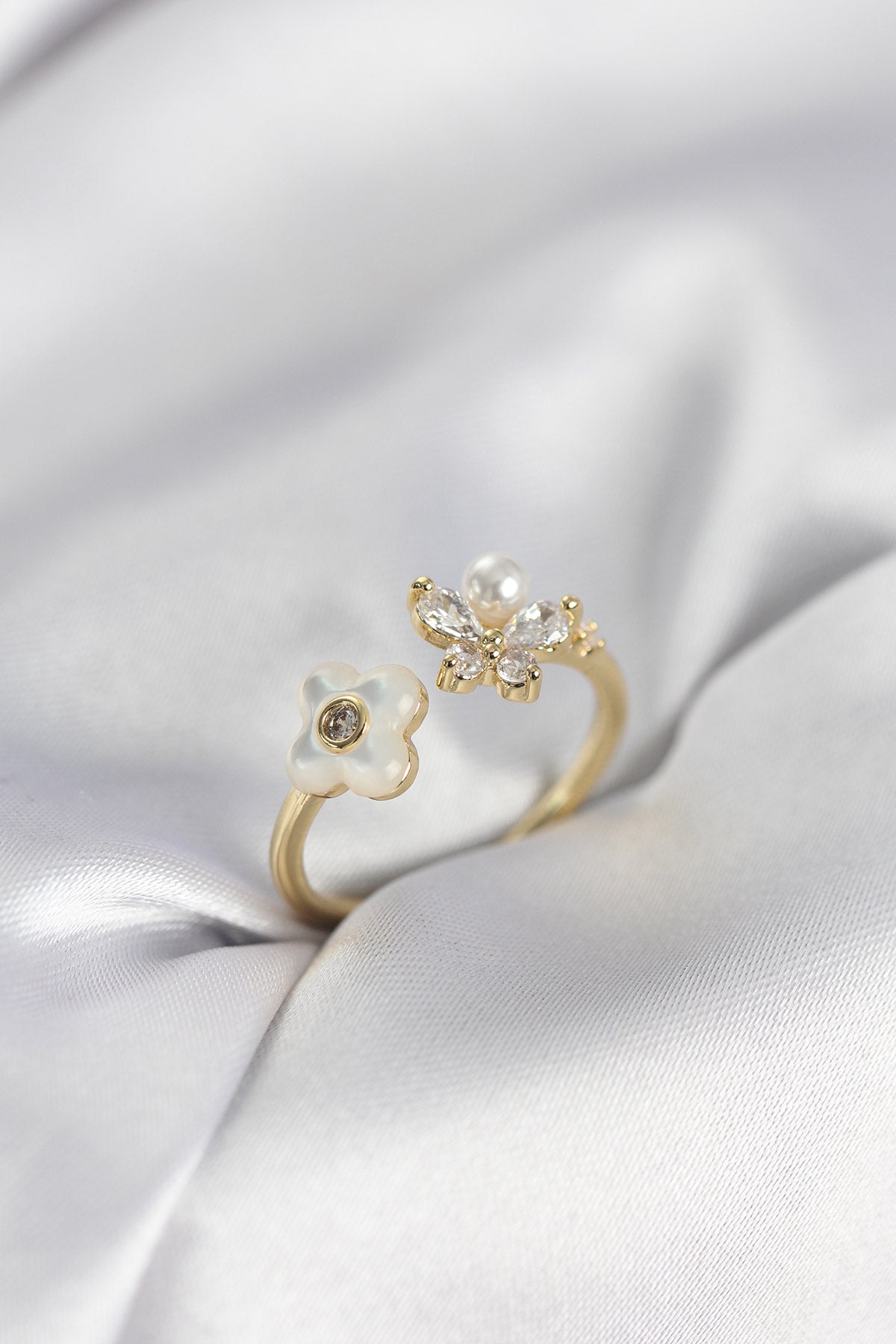 Gold-Tone Flower Women's Ring with Mother-of-Pearl Detail