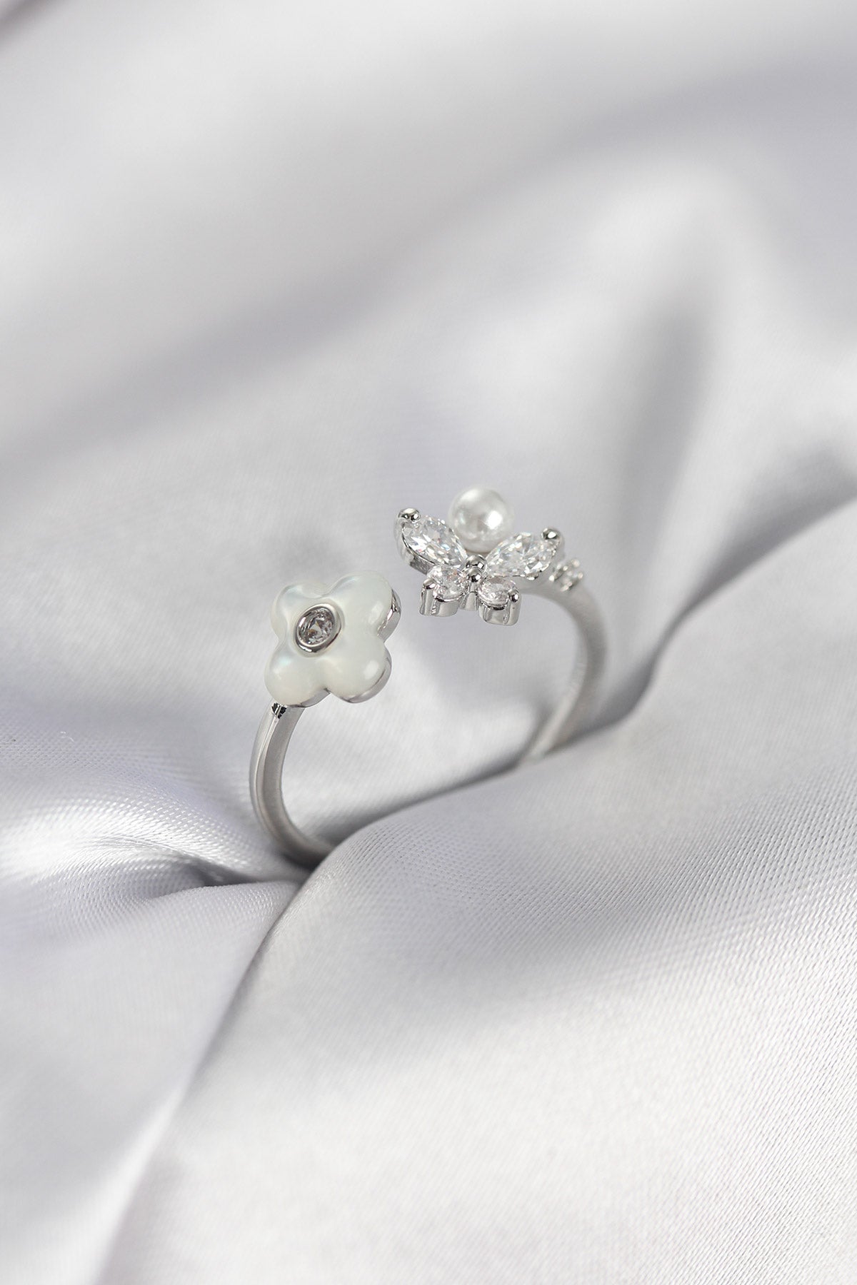 Silver-Tone Flower Women's Ring with Mother-of-Pearl Detail