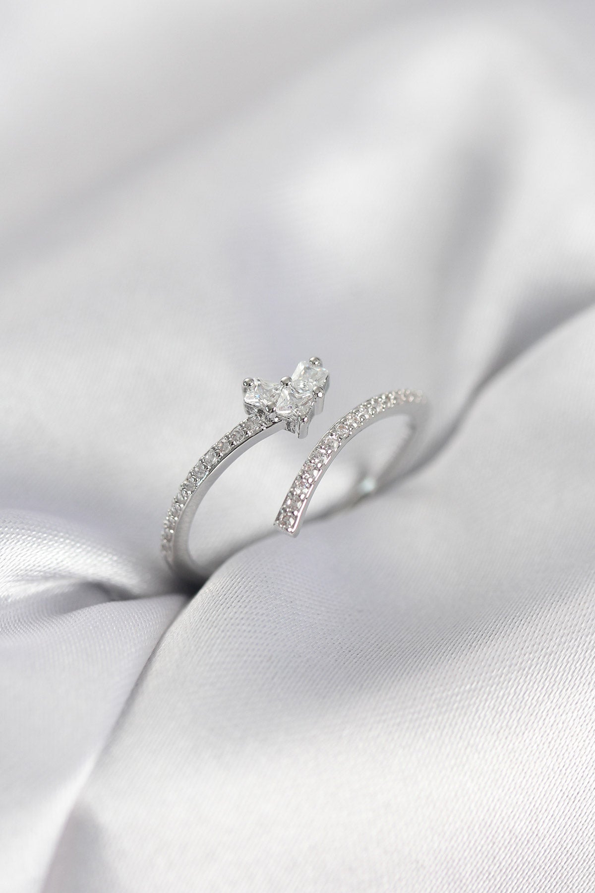 Silver-Tone Heart with Tail Detail Women's Ring with Zircon Detail