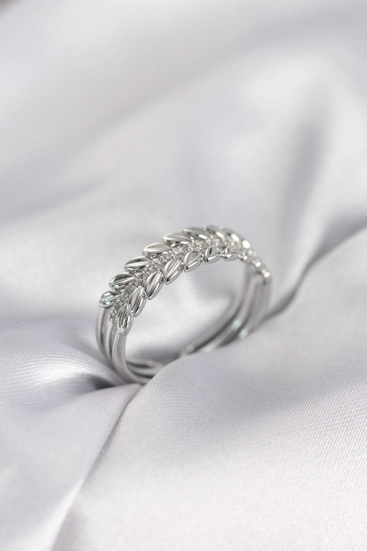 Silver-Tone Wheat Women's Ring with Zircon Detail