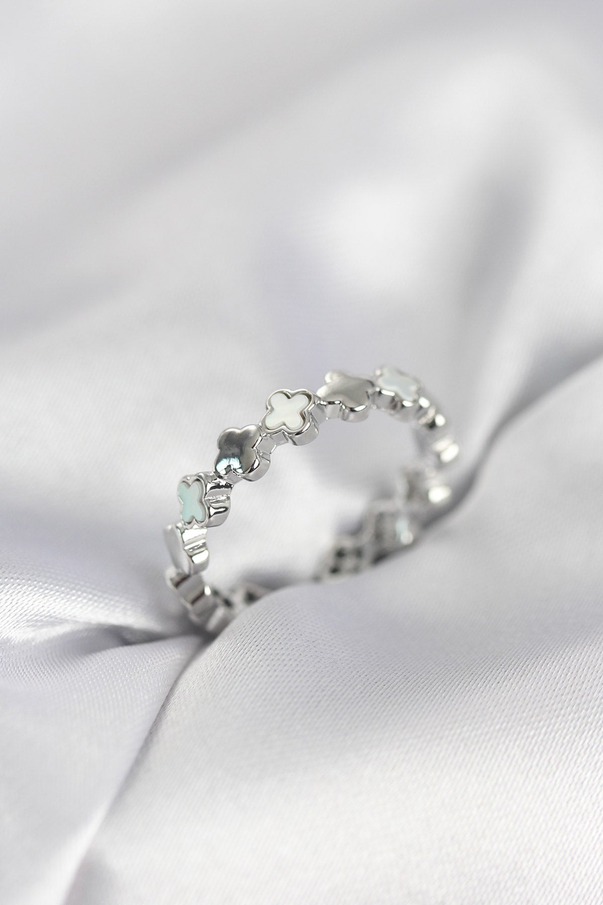 Silver-Tone Clover Women's Ring with Mother-of-Pearl Detail